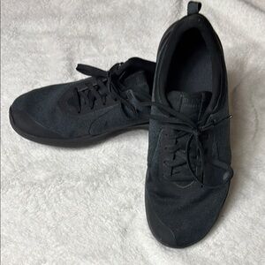 Nike Black Athletic Shoes with Soft Fabric Upper and Lightweight Design